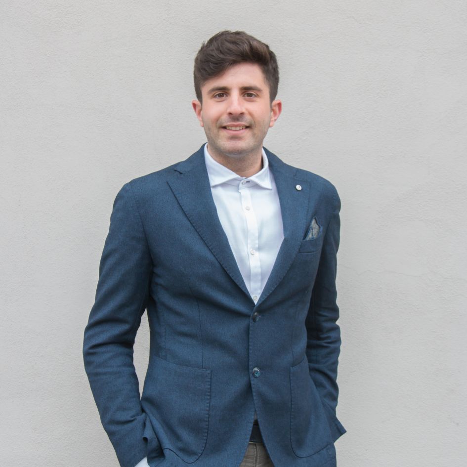 Polimedica Rivarolese nasce nel 1994 a Rivarolo Canavese con una missione chiara: prendersi cura della persona, ancor prima che del paziente. Da oltre trent’anni, ascoltiamo e accompagniamo generazioni di famiglie del Canavese in un percorso di salute e prevenzione.