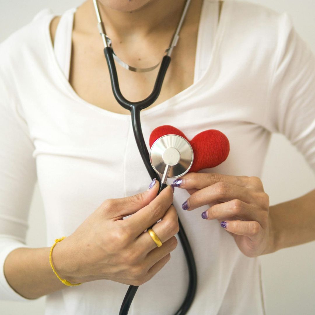 Dott. Alon Schaffer – Cardiologo
Il tuo cuore merita ascolto e competenza
In Polimedica Rivarolese ti accogliamo con un approccio umano e attento, per offrirti una valutazione cardiologica chiara, completa e personalizzata. Con il Dott. Alon Schaffer Cardiologo mettiamo al centro la tua salute, accompagnandoti in ogni fase del percorso con competenza, empatia e trasparenza.