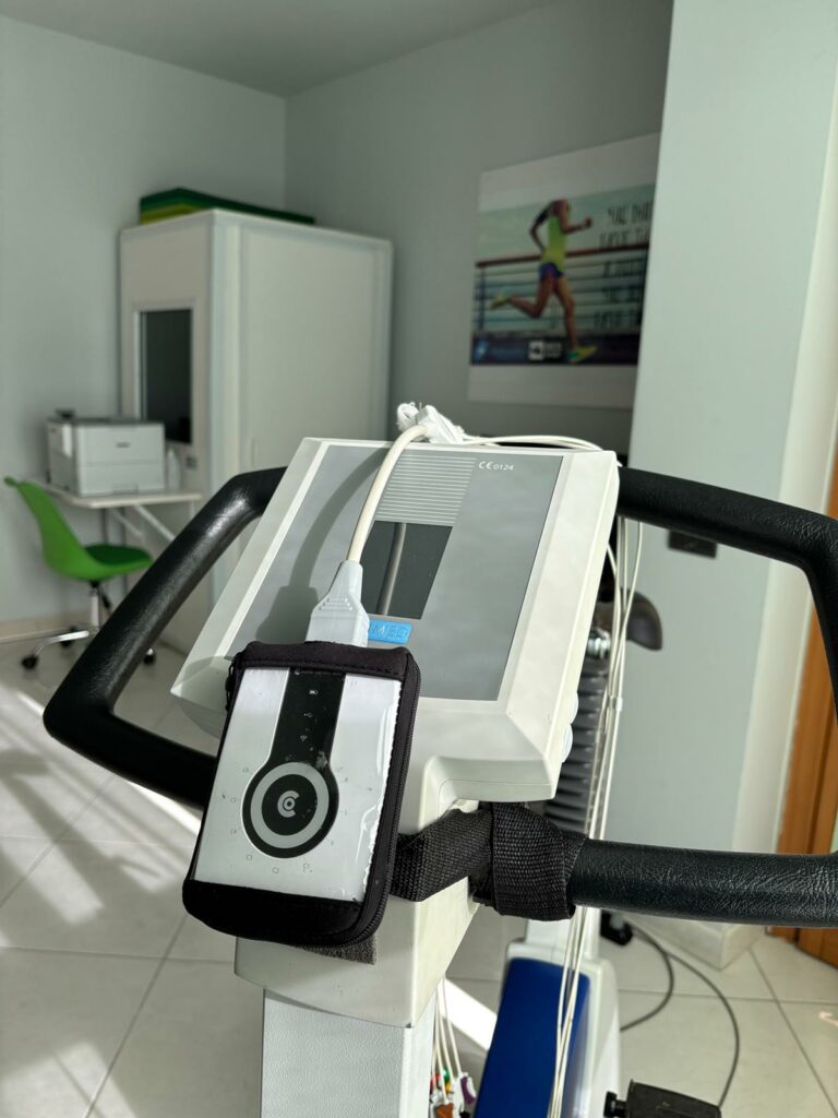 MEDICINA DELLO SPORT
Che tu sia un atleta esperto, un giovane in crescita o un adulto che torna ad allenarsi, ti aiutiamo a comprendere quale visita è più adatta al tuo percorso sportivo.

Scopri le tipologie di visita
Visita per l’idoneità medico sportiva agonistica – Dott. R. Nocera
Visita per l’idoneità medico sportiva non agonistica – Dott. R. Nocera, Dott. G. Cinus, Dott. A. Ermis